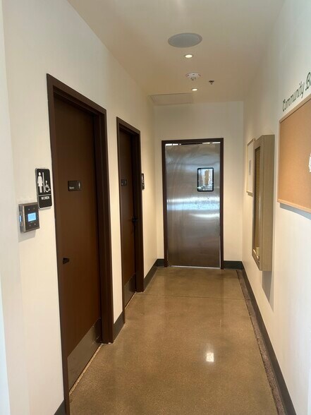 More Photos Of 8842 90th st, Scottsdale General Retail For Lease