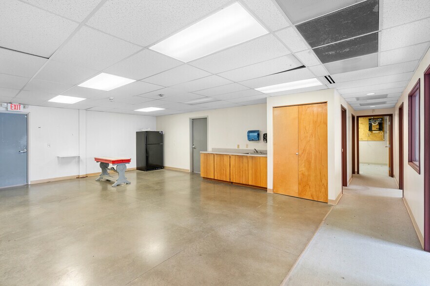 More Photos Of 120 NE 9th Ave, Portland Warehouse For Lease