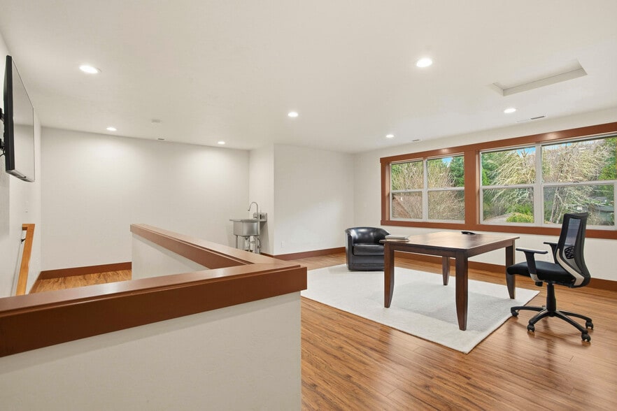 More Photos Of 49164 McKenzie Hwy, Vida Lodge Meeting Hall For Sale