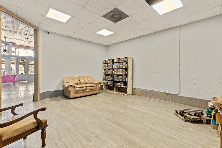 More Photos Of 116 S Second St, Venus Storefront Retail Office For Sale