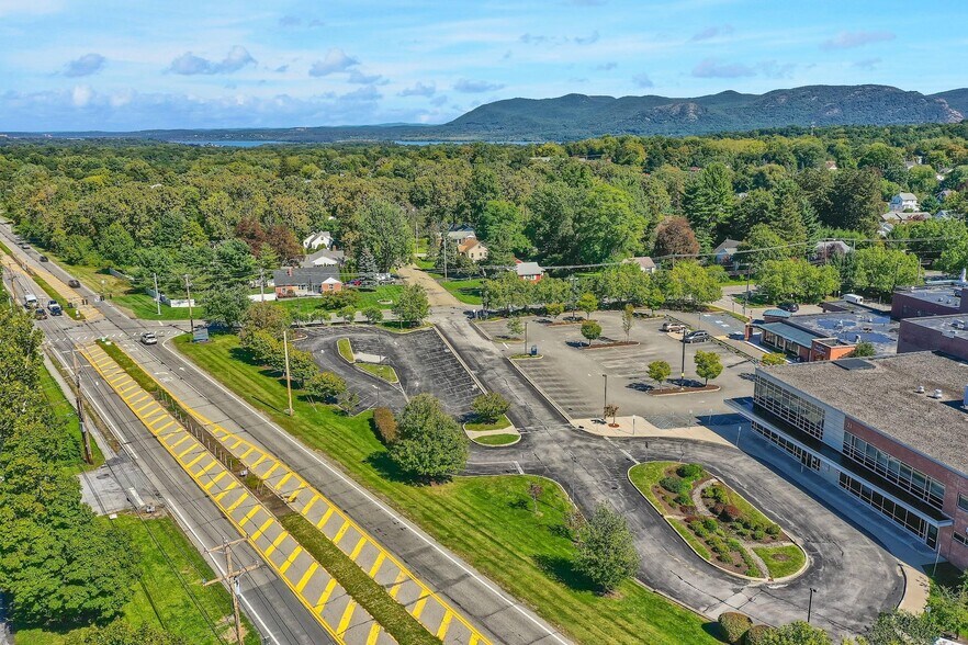 More Photos Of 21 Laurel Ave, Cornwall Medical For Lease