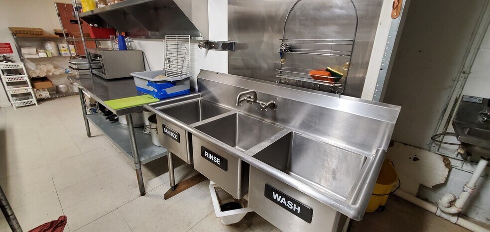 More Photos Of 300-304 Grand St, Paterson Restaurant For Lease