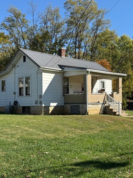 More Photos Of 1016 W Country Club Dr, Bloomington Multifamily For Sale