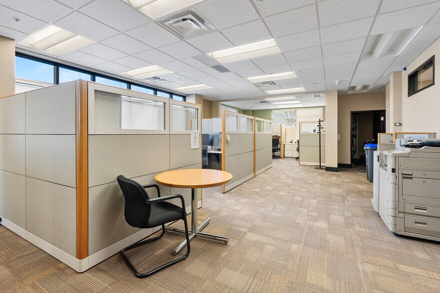 More Photos Of 1301 Poplar Dr, Medford Medical For Lease