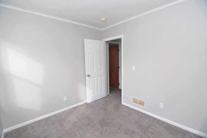More Photos Of 1524 38th St, Rock Island Office Residential For Sale