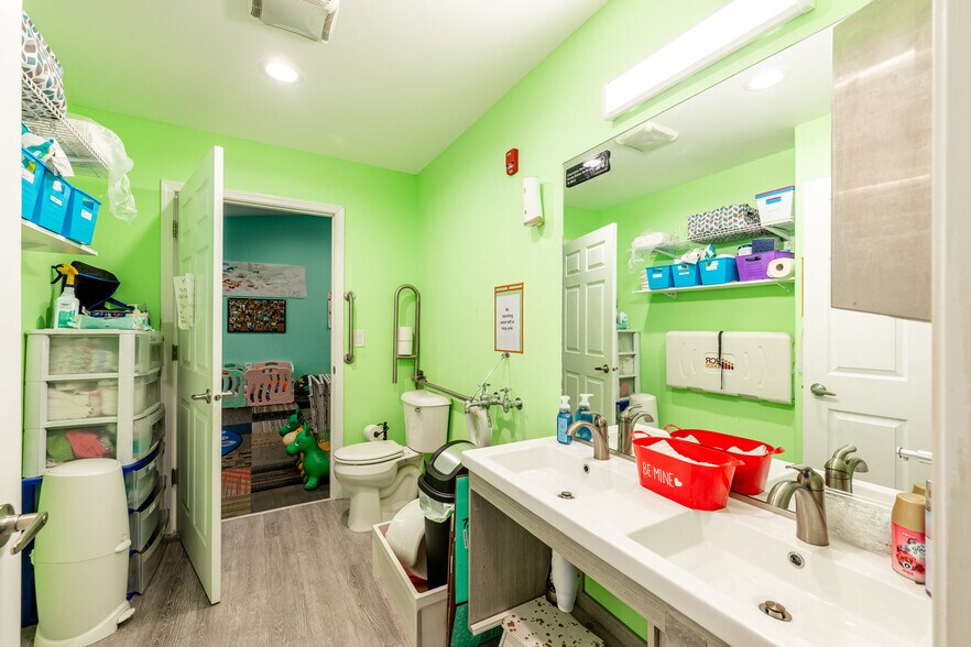 More Photos Of 751 Avoca Ave, Sheridan Daycare Center For Sale