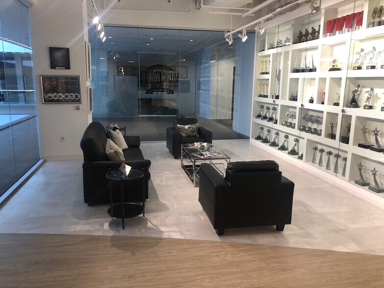 More Photos Of 5120 Woodway Dr, Houston Office For Lease