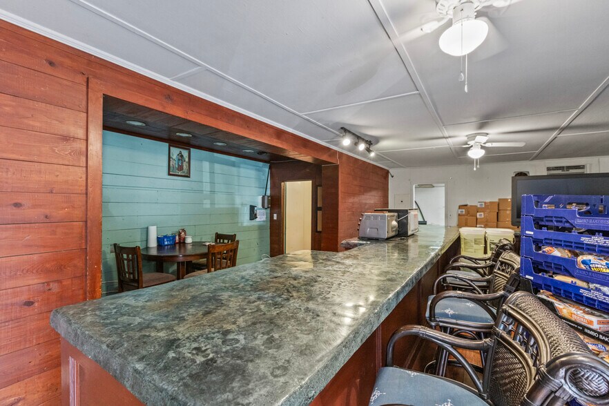 More Photos Of 712 River Rd, Washington Restaurant For Lease