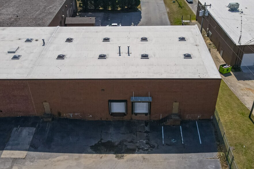 More Photos Of 902 Norwalk St, Greensboro Warehouse For Lease