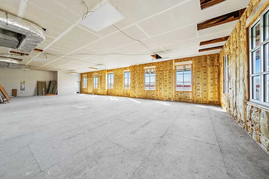 More Photos Of 4801 Biddle Rd, Central Point Office For Lease