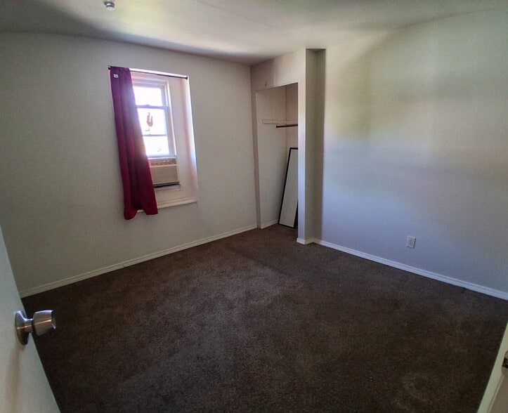 More Photos Of 1584 E Main St, Rochester Storefront Retail Residential For Sale
