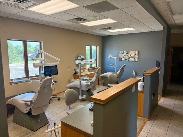 More Photos Of 227 Meridian Dr, New Richmond Office For Sale