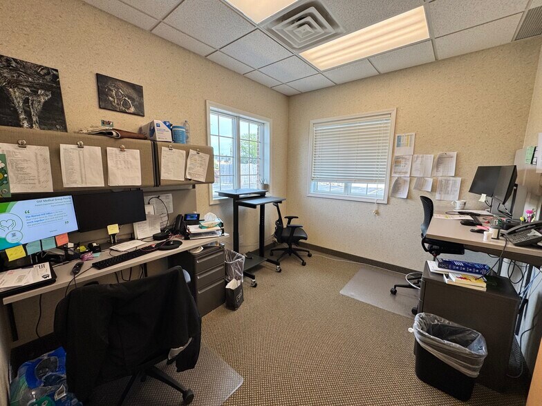More Photos Of 3322 W Willow Knolls Rd, Peoria Office For Sale