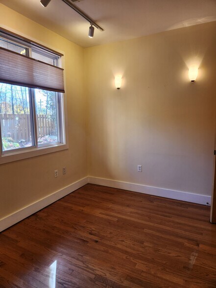 More Photos Of 166 Bunn Dr, Princeton Medical For Lease