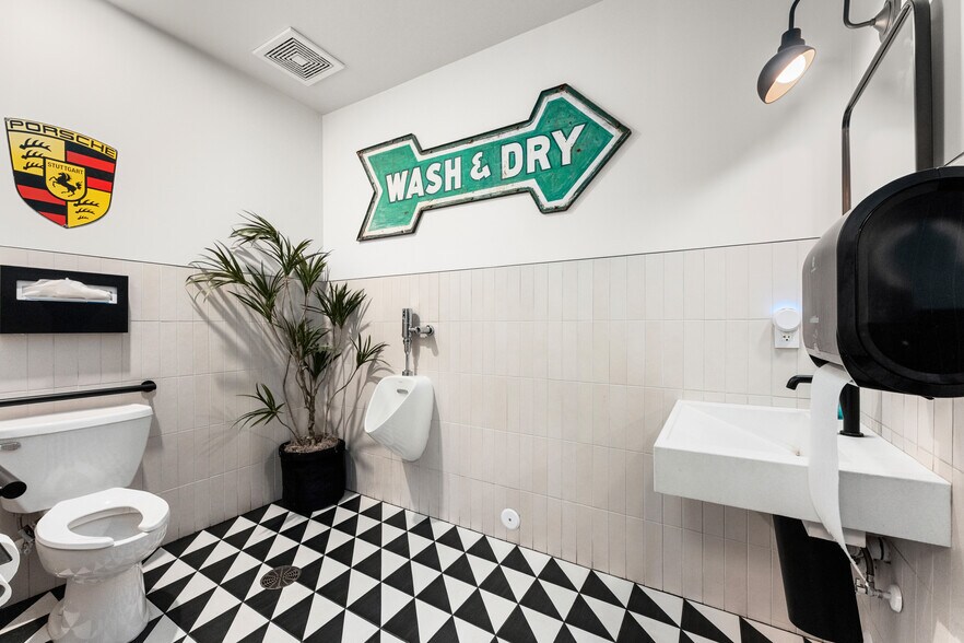 More Photos Of 10592 W State St, Boise Carwash For Sale