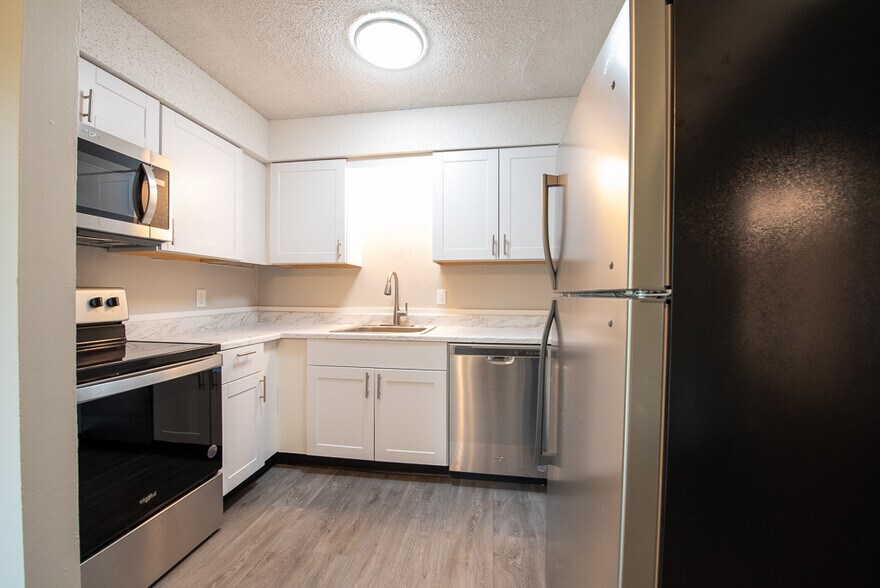 More Photos Of 126 Walton Ferry Rd, Hendersonville Apartments For Sale