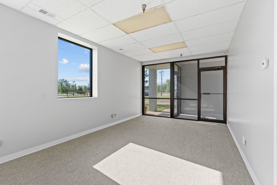 More Photos Of 7075 N 21st Ave, Hugo Light Manufacturing For Sale