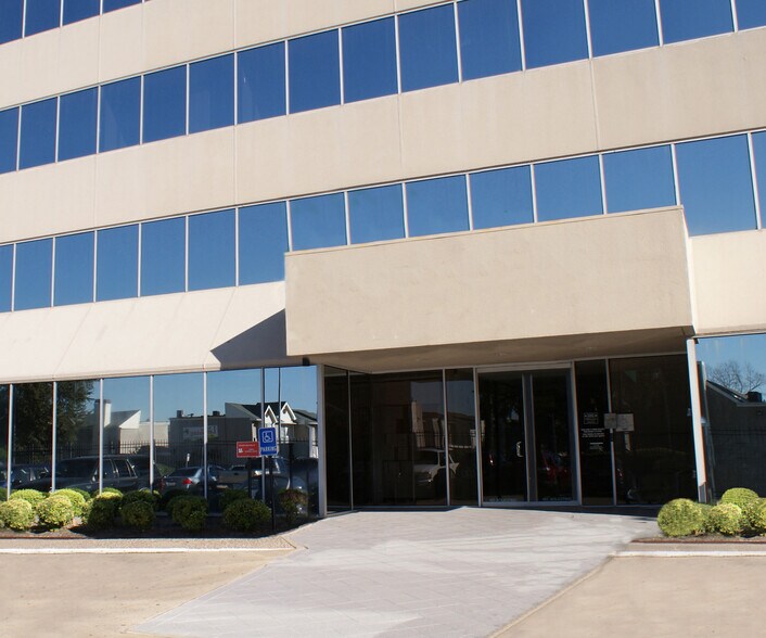 More Photos Of 9894 Bissonnet St, Houston Office For Lease