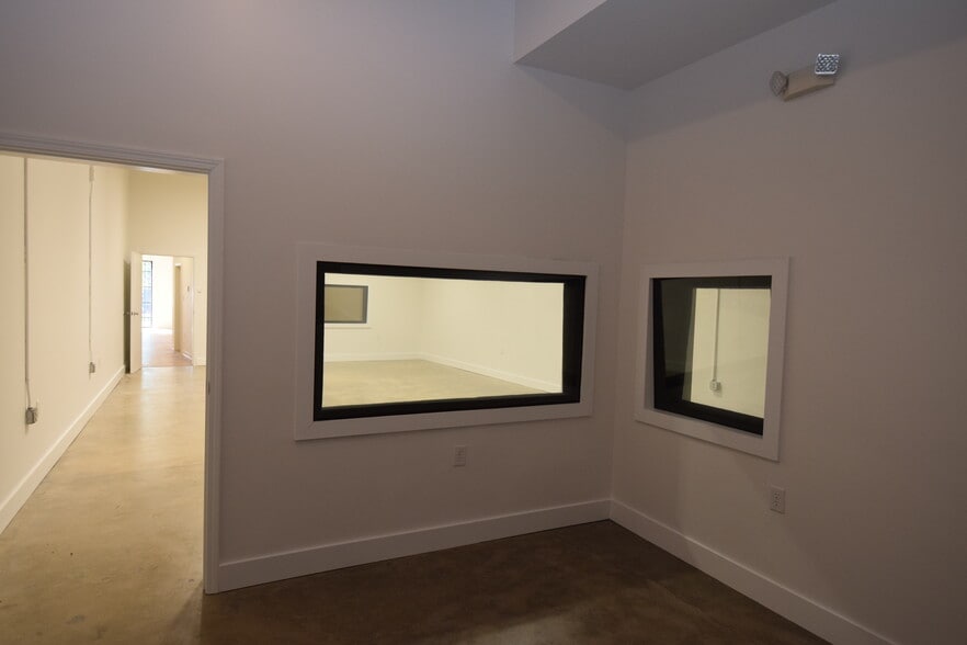 More Photos Of 6128 Brookshire Blvd, Charlotte Light Distribution For Lease