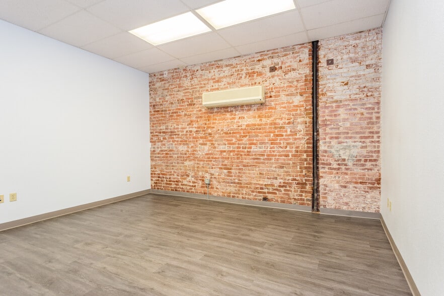 More Photos Of 1250-1252 FULTON St, Fresno Storefront Retail Office For Lease