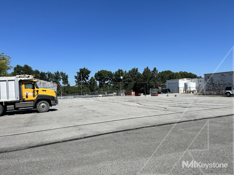 More Photos Of 715 Clinton St, Reading Light Distribution For Sale