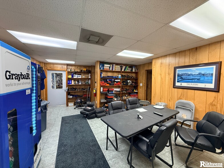 More Photos Of 330 W Brannen Rd, Lakeland Service For Lease