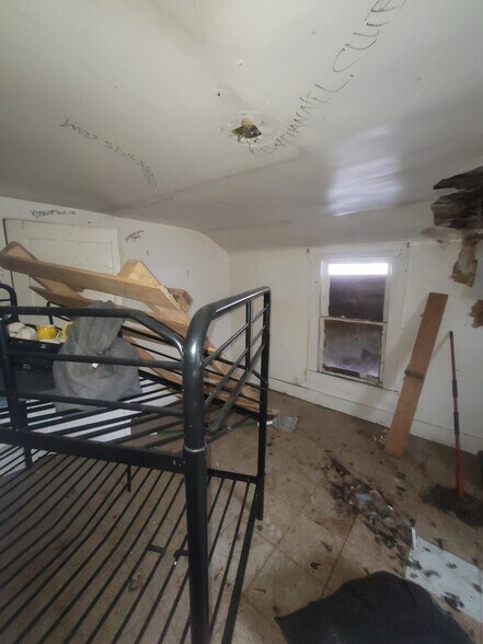 More Photos Of 1823 W 8th St, Muncie Multifamily For Sale