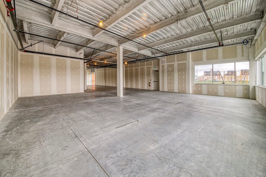 More Photos Of 3105 Pl Louis-R.-Renaud, Laval Office For Sale