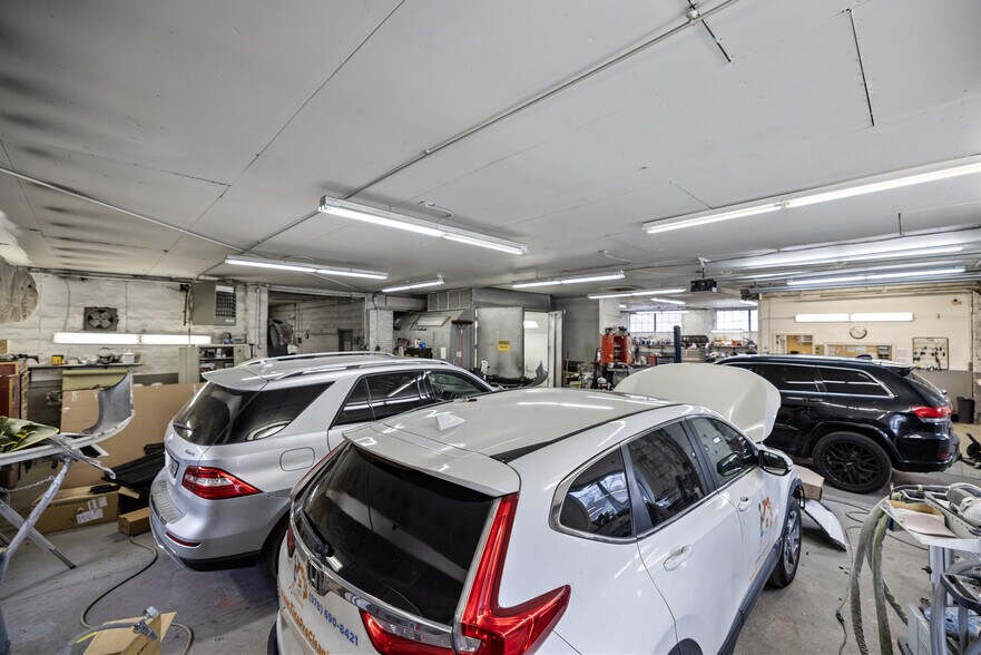 More Photos Of 20 Woodland St, Methuen Auto Repair For Sale