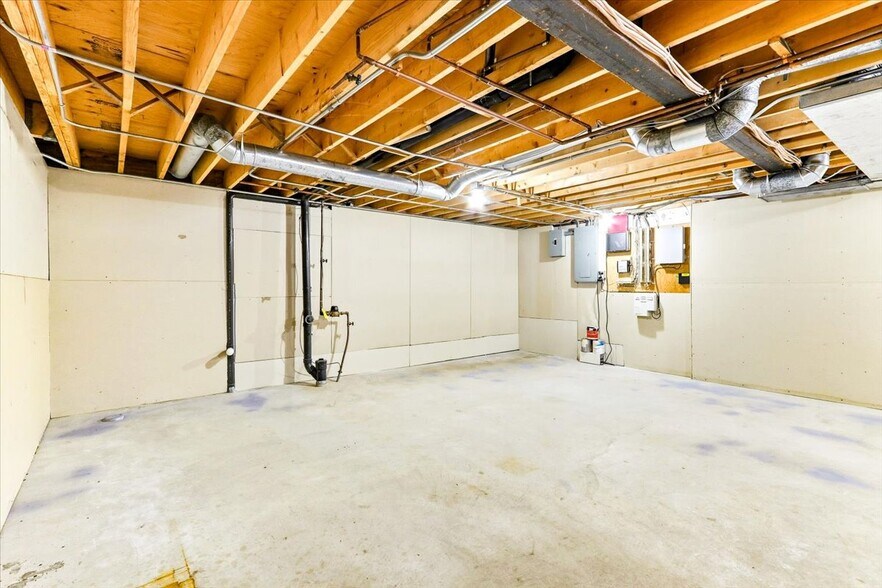 More Photos Of 1910 7th St S, Wisconsin Rapids Office For Sale