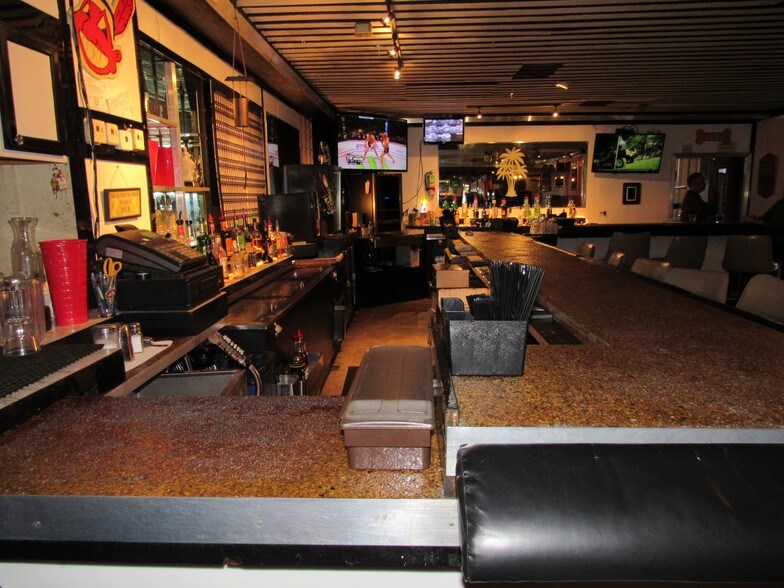 More Photos Of 451 N Main St, Akron Freestanding For Sale
