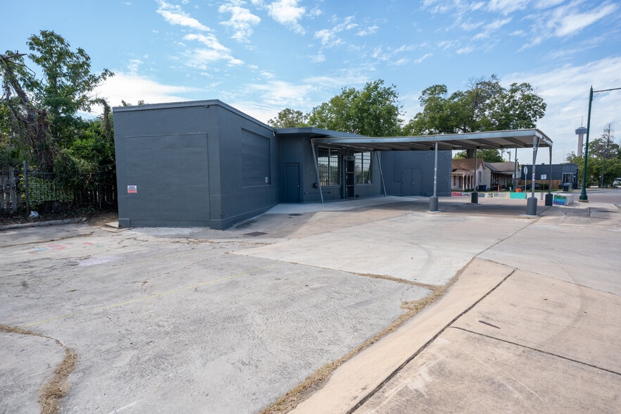 More Photos Of 1802 E Commerce St, San Antonio Auto Repair For Lease