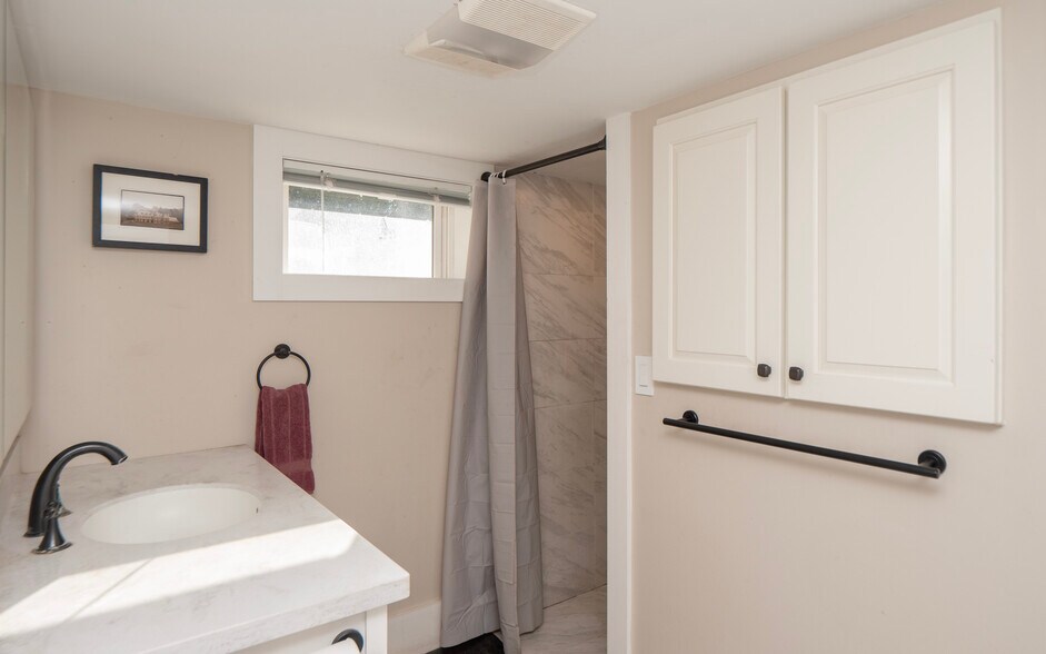 More Photos Of 999 Aquidneck Ave, Middletown Flex For Sale