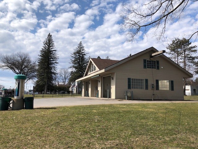 More Photos Of 9809 River Rd, Marcy Service For Sale