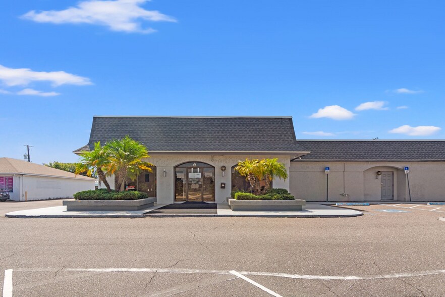 More Photos Of 7926 W Hillsborough Ave, Tampa Office For Sale