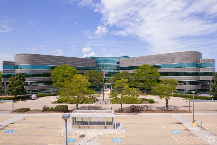 More Photos Of 3100 Sanders Rd, Northbrook Office For Lease