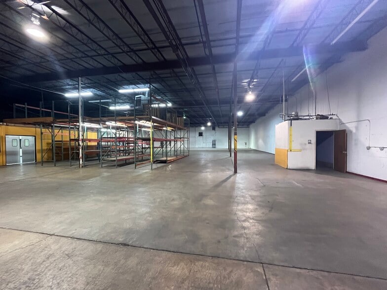 More Photos Of 4220-4232 Charter Ave, Oklahoma City Warehouse For Lease