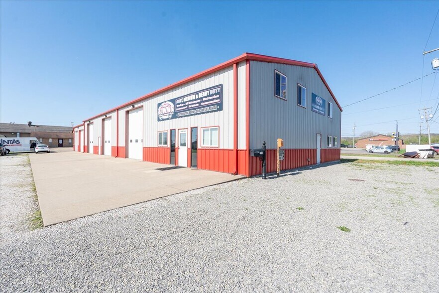 More Photos Of 1010 10th St, Vienna Flex For Sale