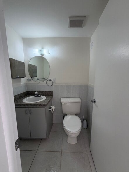 More Photos Of 16115-16155 SW 117th Ave, Miami Light Distribution For Sale