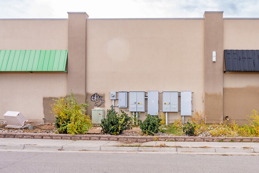 More Photos Of 402 Carr Ln, Espanola Freestanding For Lease