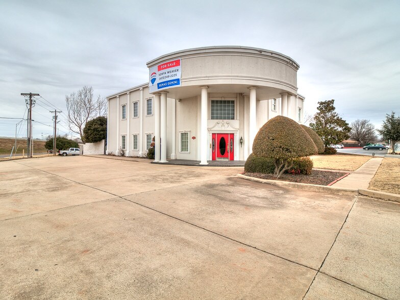 Primary Photo Of 4645 Tinker Diagonal, Oklahoma City Loft Creative Space For Lease