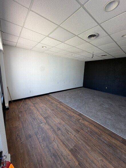 More Photos Of 1361-1365 Velp Ave, Green Bay Storefront Retail Office For Lease
