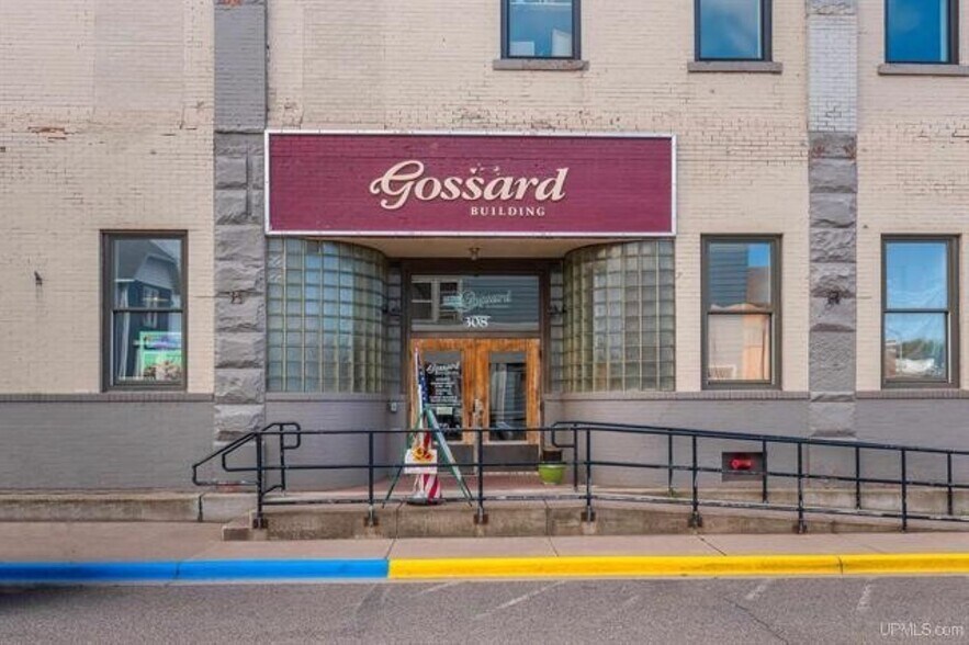 Primary Photo Of 308 Cleveland Ave, Ishpeming Medical For Sale