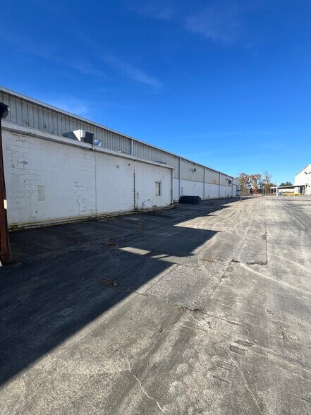 More Photos Of 501 Richardson Rd SE, Calhoun Warehouse For Lease