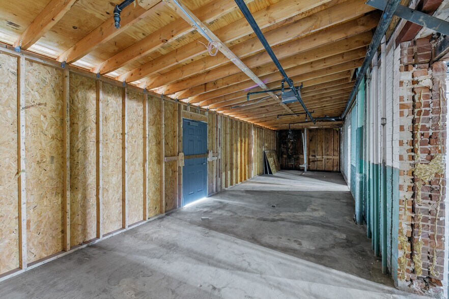 More Photos Of 116 S Broad St, Monroe Restaurant For Lease