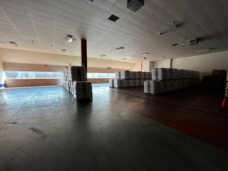 More Photos Of 347-374 Lang Blvd, Buffalo Light Distribution For Lease