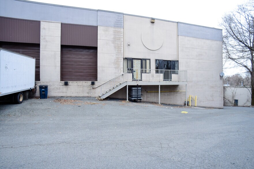More Photos Of 8741 Ashwood Dr, Capitol Heights Warehouse For Lease