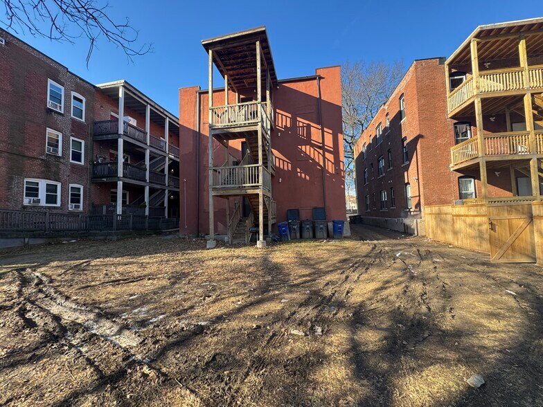 More Photos Of 204-206 Magnolia St, Hartford Apartments For Sale