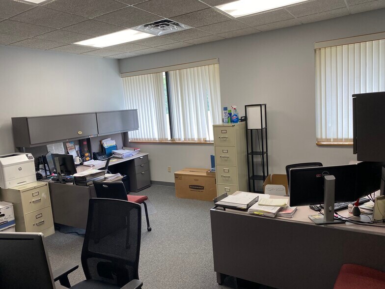 More Photos Of 2804 Boilermaker Ct, Valparaiso Office For Sale