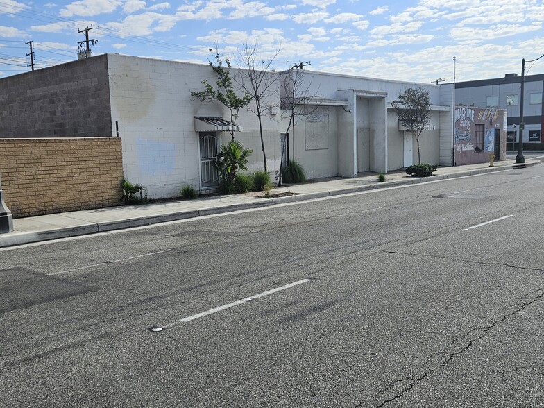 Primary Photo Of 5273-5275 E Washington Blvd, Commerce Warehouse For Sale